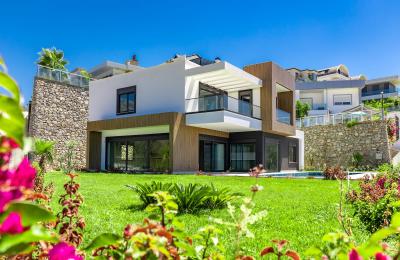 Fully Detached 4+1 Villa with Panoramic Sea Views on a 653 m² Plot in Kargicak