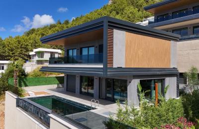 8+1 Smart Triplex Villas with Infinity Pool & Panoramic Sea Views in Alanya Tepe