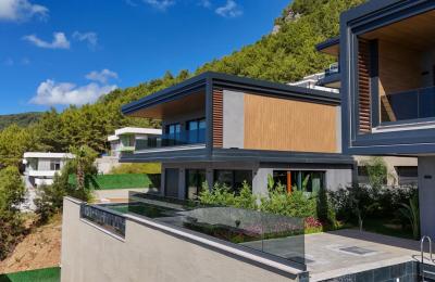 8+1 Smart Triplex Villas with Infinity Pool & Panoramic Sea Views in Alanya Tepe