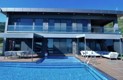 5+1 VIP Sea View Villa on 3,000 sqm Plot near Alanya Marina