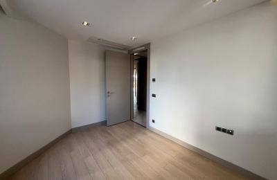 Seafront Ultra-Luxury Smart Home with Panoramic Views 25m from the Beach in Oriza Park, Liman