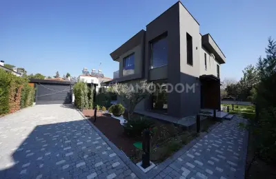 4-Bed Detached Luxury Villa with Private Pool in Çamyuva, Kemer