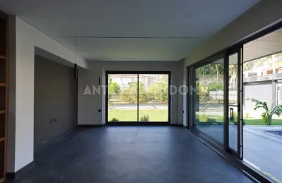 4-Bed Detached Luxury Villa with Private Pool in Çamyuva, Kemer
