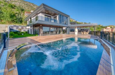 Full Sea & Castle View 4+1 Smart VIP Villa with Private Jacuzzi in Alanya Kestel