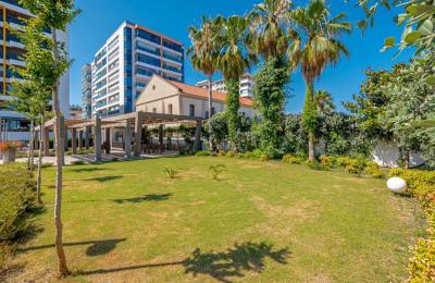 Seafront Ultra-Luxury Smart Home with Panoramic Views 25m from the Beach in Oriza Park, Liman