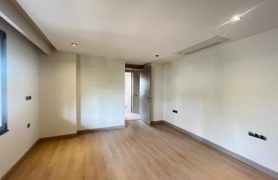 Seafront Ultra-Luxury Smart Home with Panoramic Views 25m from the Beach in Oriza Park, Liman