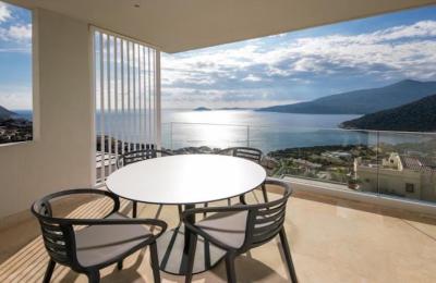 Kalkan'da Balkonda Jakuzili, Full Deniz Manzaralı Satılık Lüks Daire