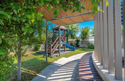 Seafront Ultra-Luxury Smart Home with Panoramic Views 25m from the Beach in Oriza Park, Liman