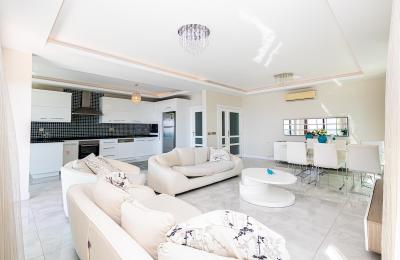 Огромная квартира 3+1 (160 м²) с видом на море, всего в 50 метрах от пляжа в Кестеле