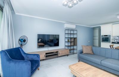 Wake Up to the Waves: Seafront 2+1 Furnished Apartment with Full Sea View in Kargicak (Only 50m to Beach)