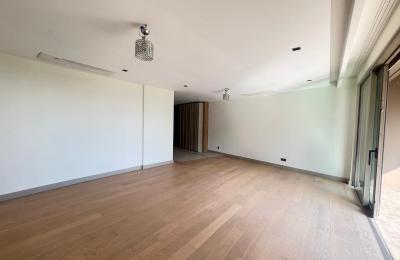 Seafront Ultra-Luxury Smart Home with Panoramic Views 25m from the Beach in Oriza Park, Liman