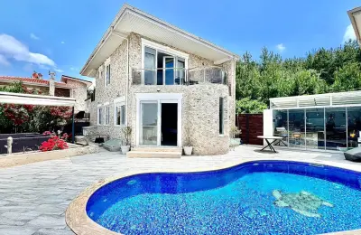 Alanya Kargıcak’ta Tam Eşyalı Müstakil Havuzlu & Kış Bahçeli 5+1 Tripleks Lüks Villa