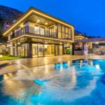 Full Sea & Castle View 4+1 Smart VIP Villa with Private Jacuzzi in Alanya Kestel