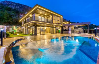 Alanya Kestel'de Tam Deniz ve Kale Manzaralı, Akıllı Ev Sistemli 4+1 Lüks VIP Villa