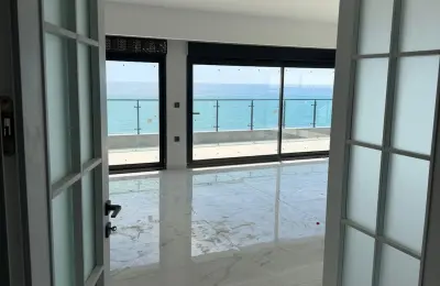 Alanya Mahmutlar'da Denize Sıfır Özel Plajlı 5+2 Ultra Lüks Kupon Penthouse | Vatandaşlığa Uygun