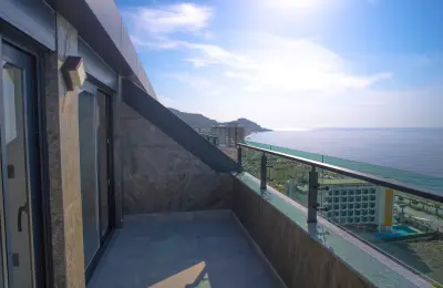 Alanya Mahmutlar'da Denize Sıfır Özel Plajlı 5+2 Ultra Lüks Kupon Penthouse | Vatandaşlığa Uygun