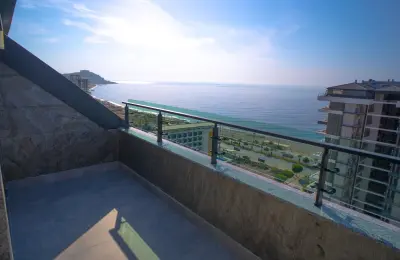 Alanya Mahmutlar'da Denize Sıfır Özel Plajlı 5+2 Ultra Lüks Kupon Penthouse | Vatandaşlığa Uygun