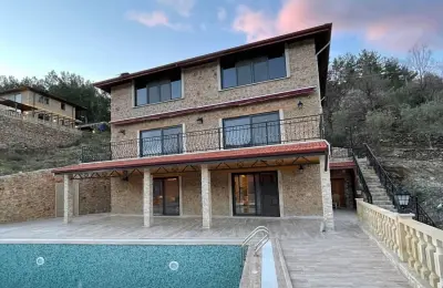 5+2 Luxury Detached Stone Mansion with 839 m² Plot Built with Tosmur Stone in Alanya