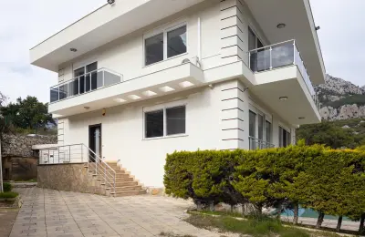 5+1 Luxury Detached Villa for Sale in Antalya Konyaalti Hisarcandir