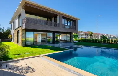 Antalya'da Satılık Özel Havuzlu, Saunalı ve Jakuzili 4+1 Lüks Müstakil Akıllı Villa