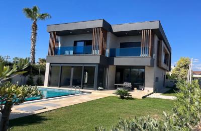 Belek'te Özel Havuzlu, Akıllı Sistemli Satılık 4+1 Lüks Müstakil Golf Villası