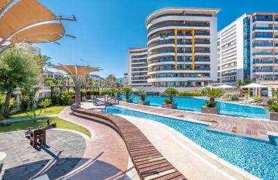 Seafront Ultra-Luxury Smart Home with Panoramic Views 25m from the Beach in Oriza Park, Liman