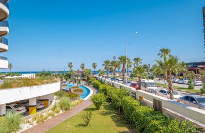 Seafront Ultra-Luxury Smart Home with Panoramic Views 25m from the Beach in Oriza Park, Liman