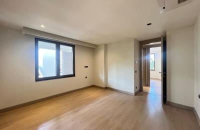 Seafront Ultra-Luxury Smart Home with Panoramic Views 25m from the Beach in Oriza Park, Liman