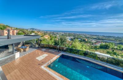 Full Sea & Castle View 4+1 Smart VIP Villa with Private Jacuzzi in Alanya Kestel