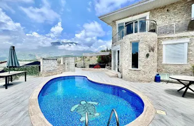 Alanya Kargıcak’ta Tam Eşyalı Müstakil Havuzlu & Kış Bahçeli 5+1 Tripleks Lüks Villa