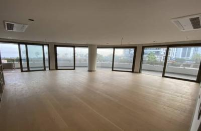 Seafront Ultra-Luxury Smart Home with Panoramic Views 25m from the Beach in Oriza Park, Liman