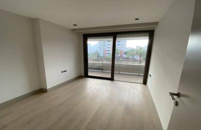 Seafront Ultra-Luxury Smart Home with Panoramic Views 25m from the Beach in Oriza Park, Liman