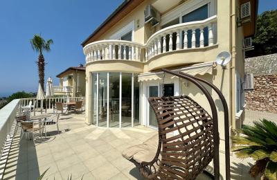 Panoramic Sea & City View Villa for Sale in Alanya Tepe – Diamond Garden Complex