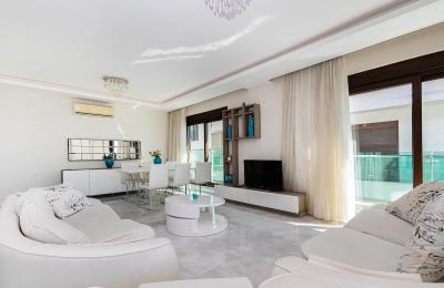 Огромная квартира 3+1 (160 м²) с видом на море, всего в 50 метрах от пляжа в Кестеле
