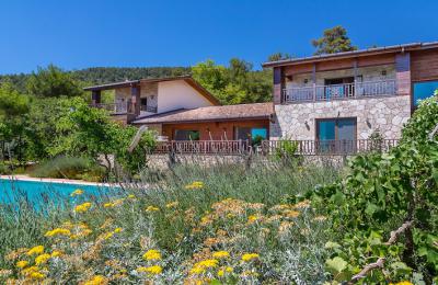 Kalkan’da (Kaş) Full Deniz Manzaralı, Özel Havuzlu ve Jakuzili Satılık Müstakil Villa