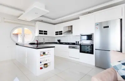 Kestel Residence'ta Satılık Kale ve Deniz Manzaralı Lüks 4+1 Dubleks Penthouse