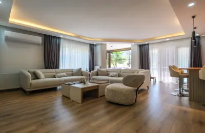 Konyaaltı Molla Yusuf'ta Tamamen Yenilenmiş ve Ayrı Girişli 4+1 Lüks Bahçe Dubleks Daire
