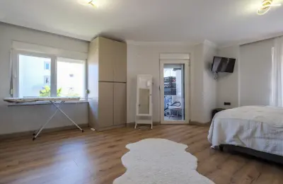 Konyaaltı Molla Yusuf'ta Tamamen Yenilenmiş ve Ayrı Girişli 4+1 Lüks Bahçe Dubleks Daire