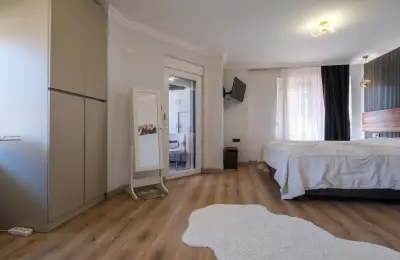 Konyaaltı Molla Yusuf'ta Tamamen Yenilenmiş ve Ayrı Girişli 4+1 Lüks Bahçe Dubleks Daire