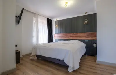 Konyaaltı Molla Yusuf'ta Tamamen Yenilenmiş ve Ayrı Girişli 4+1 Lüks Bahçe Dubleks Daire