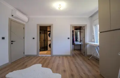 Konyaaltı Molla Yusuf'ta Tamamen Yenilenmiş ve Ayrı Girişli 4+1 Lüks Bahçe Dubleks Daire