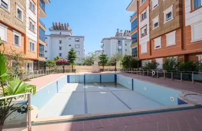 Konyaaltı Molla Yusuf'ta Tamamen Yenilenmiş ve Ayrı Girişli 4+1 Lüks Bahçe Dubleks Daire