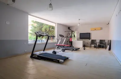 Konyaaltı Molla Yusuf'ta Tamamen Yenilenmiş ve Ayrı Girişli 4+1 Lüks Bahçe Dubleks Daire
