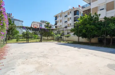 Konyaaltı Molla Yusuf'ta Tamamen Yenilenmiş ve Ayrı Girişli 4+1 Lüks Bahçe Dubleks Daire
