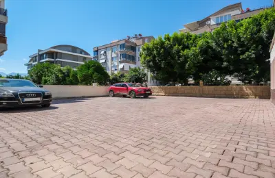 Konyaaltı Molla Yusuf'ta Tamamen Yenilenmiş ve Ayrı Girişli 4+1 Lüks Bahçe Dubleks Daire