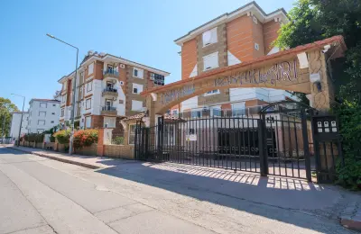 Konyaaltı Molla Yusuf'ta Tamamen Yenilenmiş ve Ayrı Girişli 4+1 Lüks Bahçe Dubleks Daire