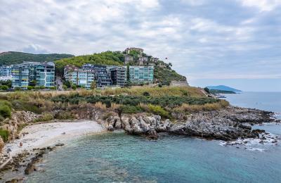 Wake Up to the Waves: Seafront 2+1 Furnished Apartment with Full Sea View in Kargicak (Only 50m to Beach)