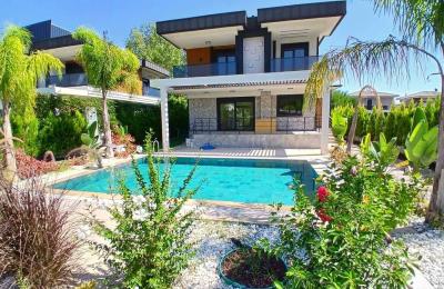 Kemer Merkezde, Özel Havuzlu, Merkezi Sistemli Satılık Lüks 4+1 Müstakil Villa