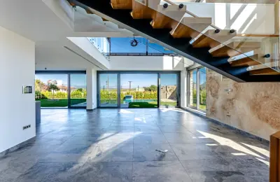Antalya'da Satılık Özel Havuzlu, Saunalı ve Jakuzili 4+1 Lüks Müstakil Akıllı Villa