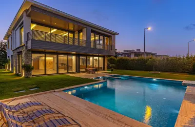 Antalya'da Satılık Özel Havuzlu, Saunalı ve Jakuzili 4+1 Lüks Müstakil Akıllı Villa